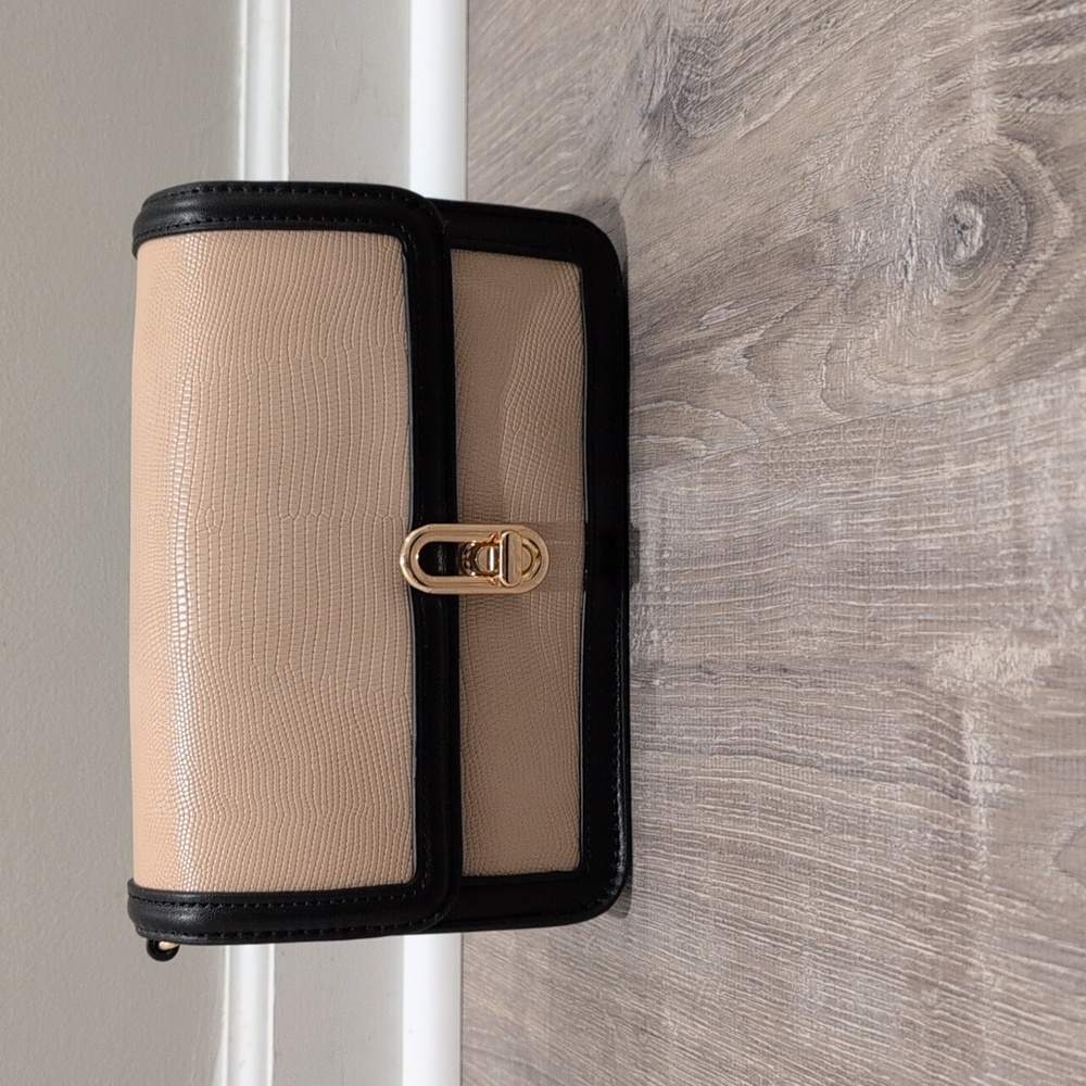 Jules Kae Mia Crossbody Bag